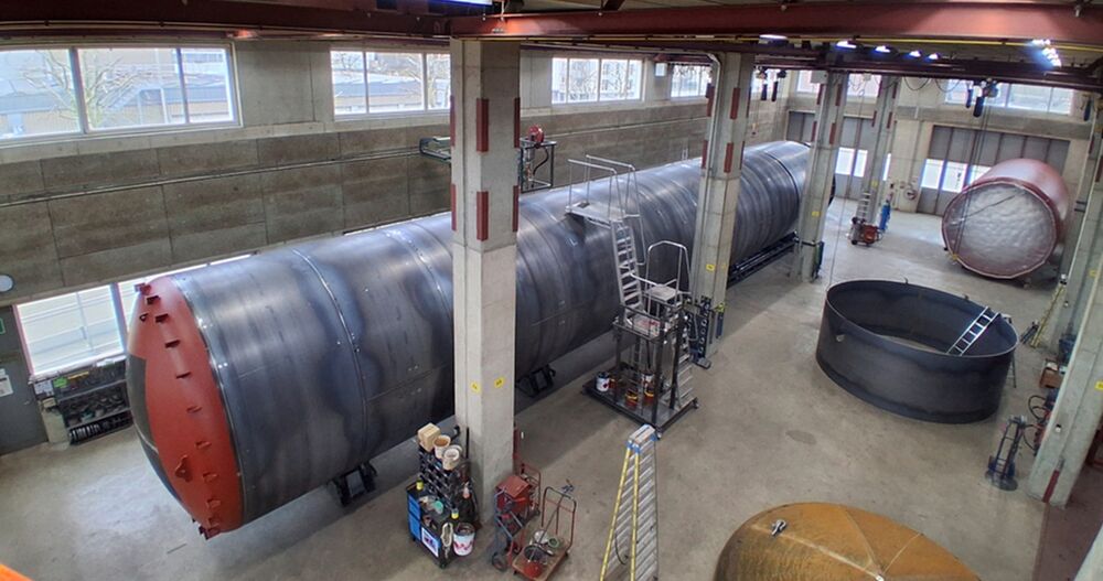 Produktion des Rekord-Speichers mit 320 m3 Nutzinhalt, 25 m Höhe, 4.1 m Durchmesser und 25 t Leergewicht.